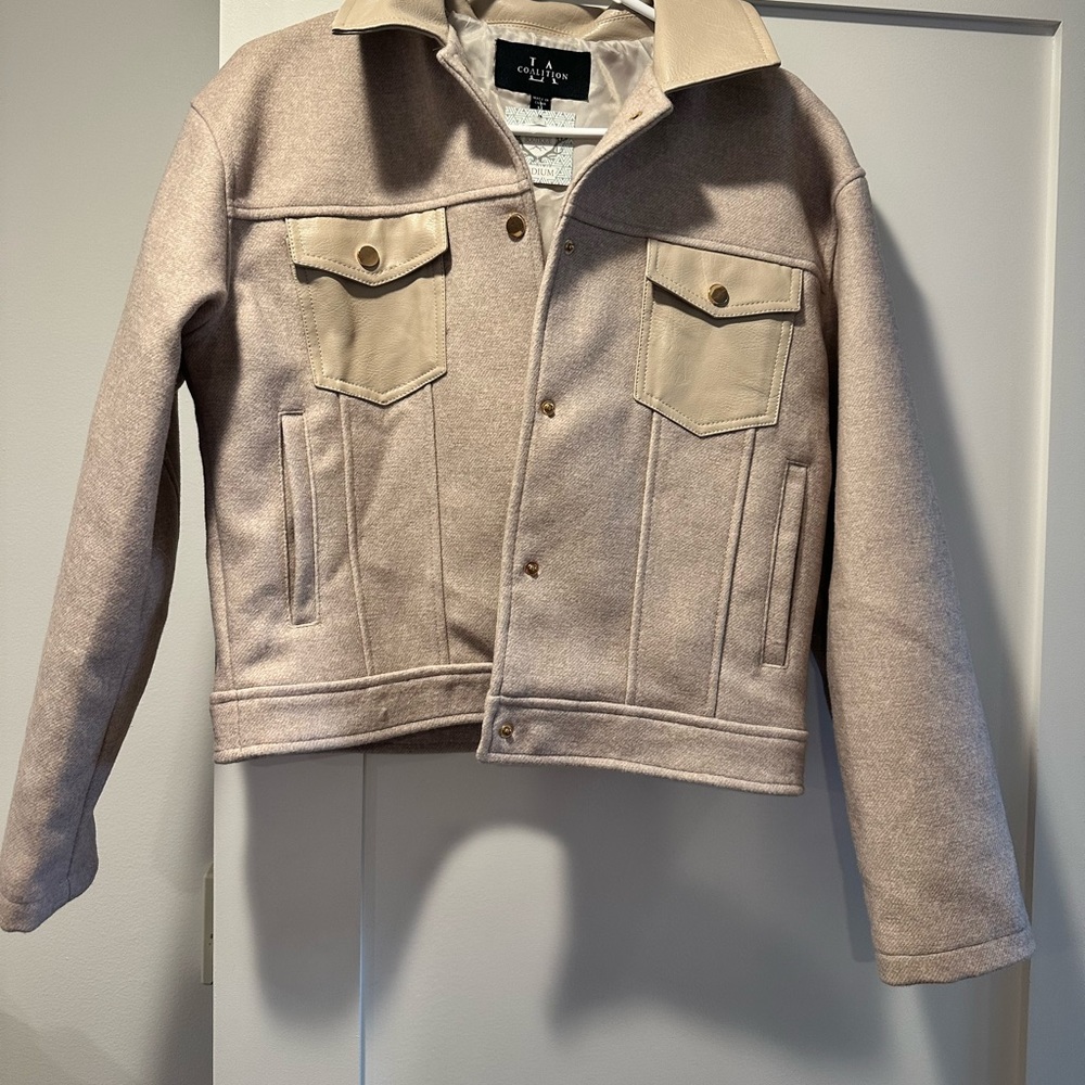 Beige bomber jacket NWT
